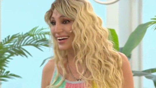 Vicky Xipolitakis beboteó en Flor de Equipo