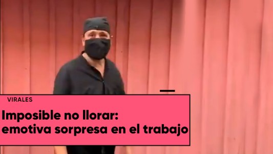 Imposible no llorar: sus compañeros de trabajo lo dejaron boquiabierto con un regalo muy especial