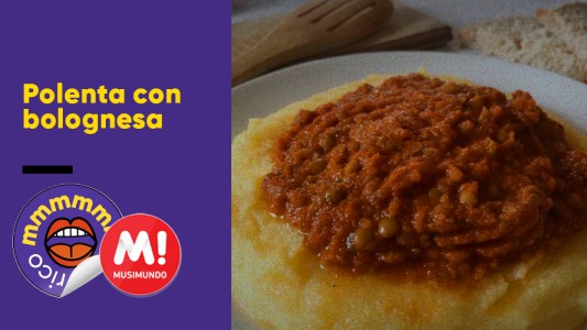 Polenta cremosa con salsa bolognesa