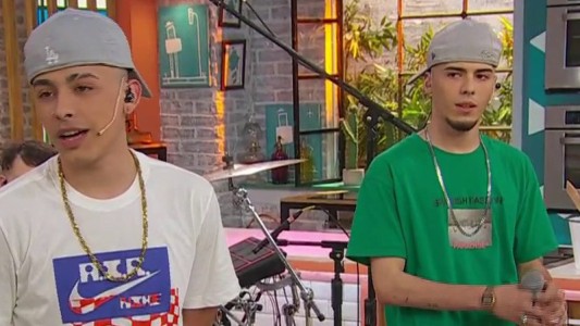 ¡Trueno cantó en vivo en La Peña de Morfi!