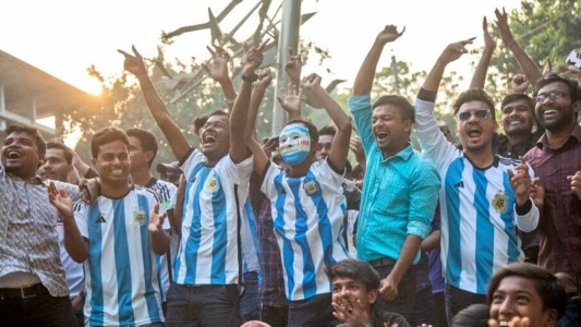 Desde Qatar, un banderazo en todo el mapa: llenos de orgullo - #FlashChat