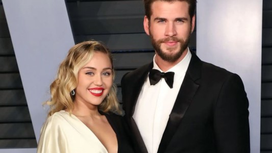 Miley Cyrus habría sido demanda por su ex, Liam Hemsworth, por la letra de "Flowers"