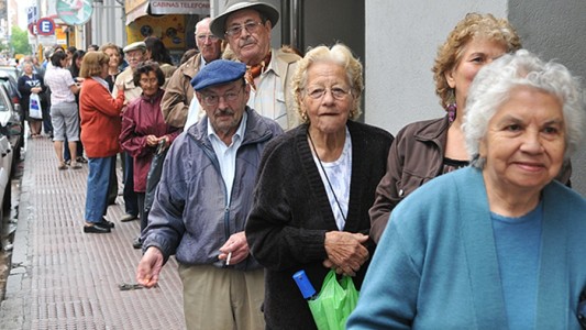 Cuándo se cobran los aumentos de junio y el bono para jubilados y pensionados