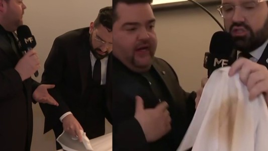 Se pudrió todo: a minutos de la ceremonia, Damián Betular le quemó la camisa a Darío Barassi