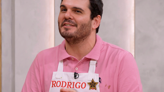 Rodrigo le dedicó su estrella a Rodolfo en una noche colorida