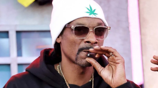 Snoop Dogg causó conmoción al anunciar que "dejará de fumar"