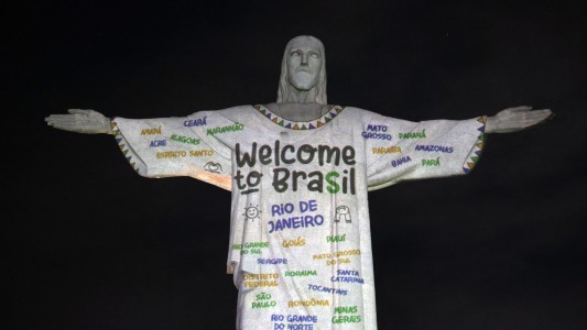 El Cristo Redentor se vistió de "swiftie" para darle la bienvenida a Taylor Swift