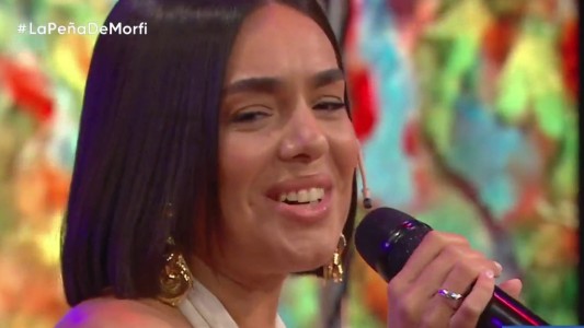 Entre el amor y las giras, Ángela Leiva puso a todos a bailar en La Peña de Morfi