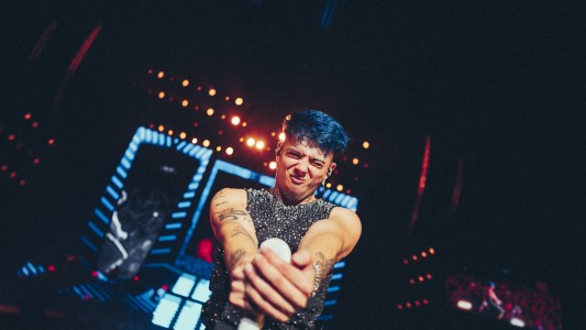 Luck Ra inició la segunda vuelta de "El Baile del Año" y anunció el remix de "Hola Perdida"