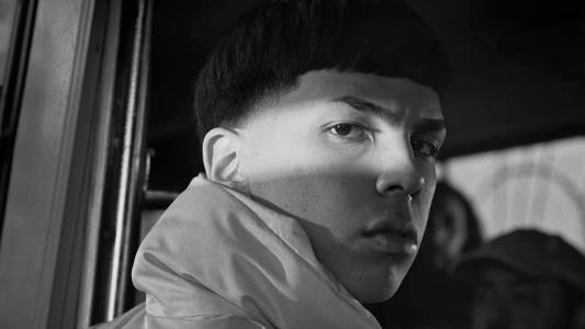 Milo J anunció el estreno de su nuevo álbum "166"