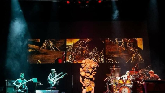 Llega a Buenos Aires "The lamb lies down on Broadway": te contamos todo sobre el show de Genetics