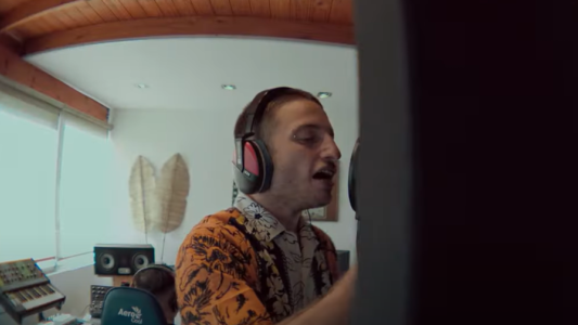 “Astrolabio”: Wos y Saje alzan la voz (y la furia) en el nuevo single de Veeyam
