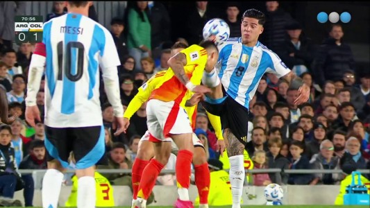 Roja a Enzo Fernández por una patada en la cabeza de Castaño - Argentina vs. Colombia