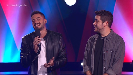Nico Occhiato se animó a cantar "Otra como tú" frente a los coaches