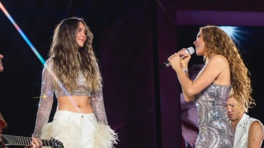 Belinda subió a cantar con Shakira y fue agasajada con un especial detalle: "No me lo esperaba"