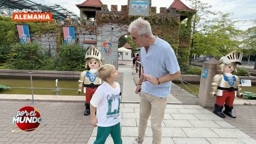 La emoción de Mirko en un parque de juegos en Alemania