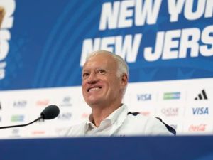 Deschamps le sacó presión a Francia antes del debut: "El favorito absoluto es España"